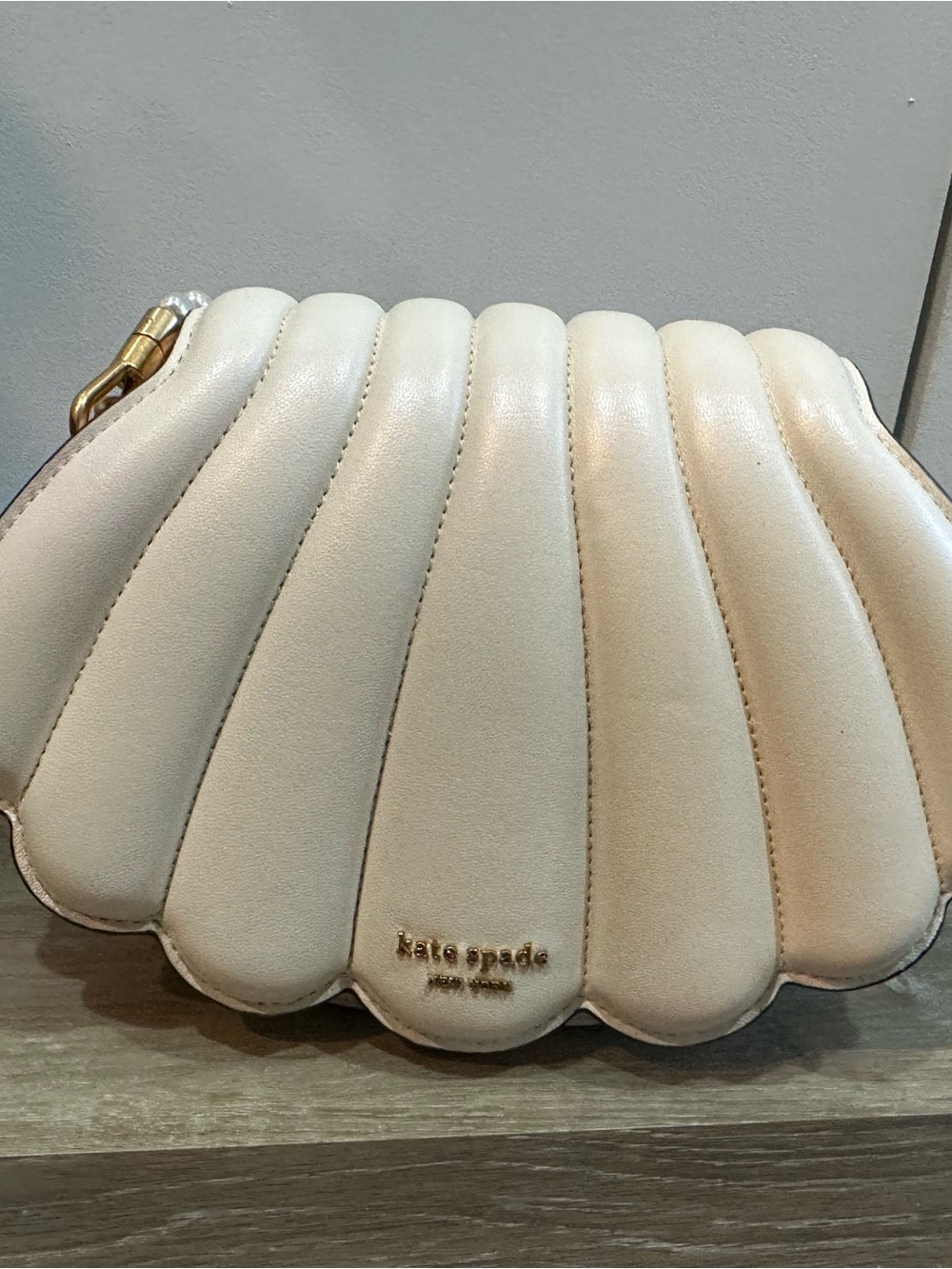What The Shell 3D bag
kate spade new york - Picture 3 of 15